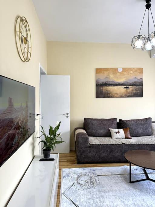 Sol Apartments - 2 Bedrooms Shkodër Buitenkant foto